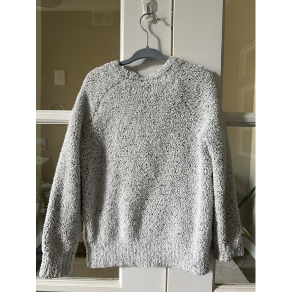 Abercrombie Kids Grey Popcorn Knit Crewneck Sweater Size 5/6 Pullover - Picture 2 of 6